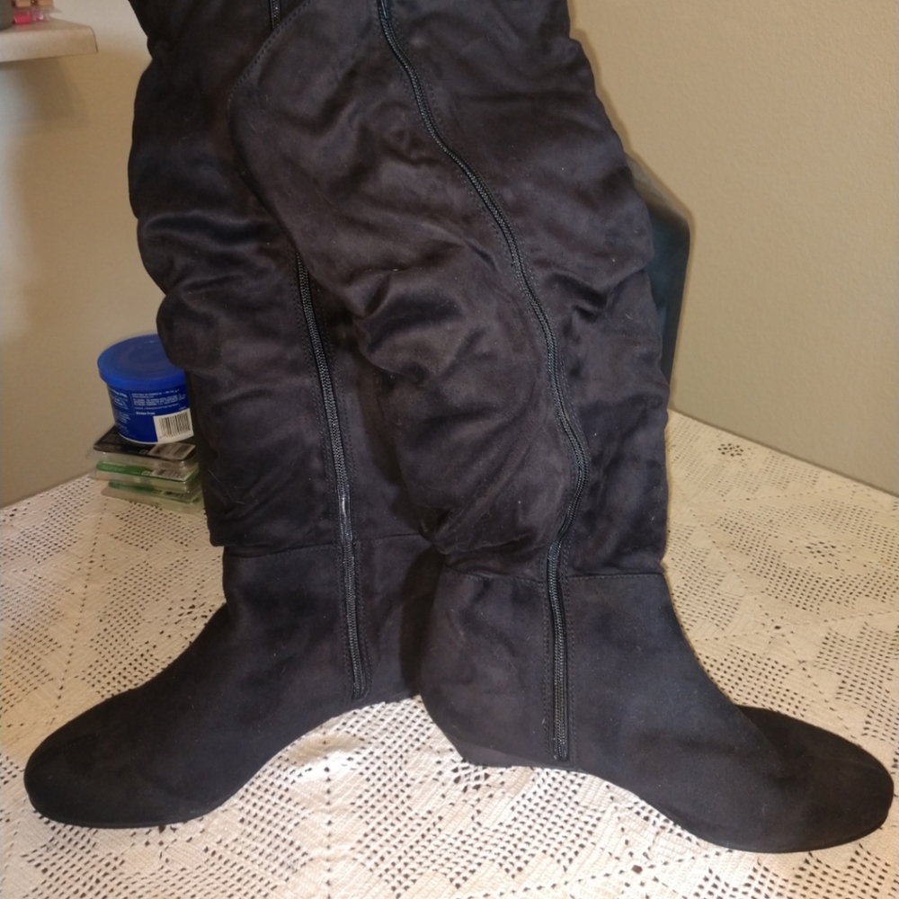 Woman's tall boots